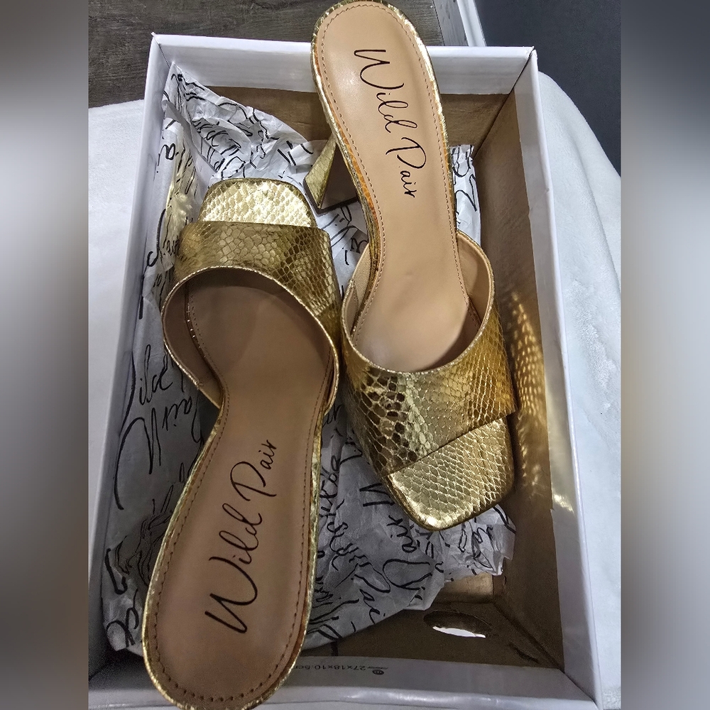 Wild Pair Gold Textured Heels